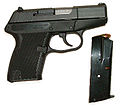 P-11 9 mm com carregador cheio