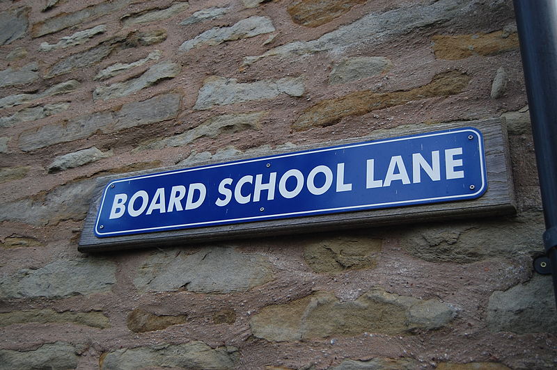 File:Kington 25 - Board School Lane street name plate.JPG