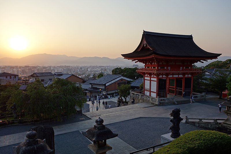 File:Kiyomizudera-Niomon-2017-Luka-Peternel.jpg