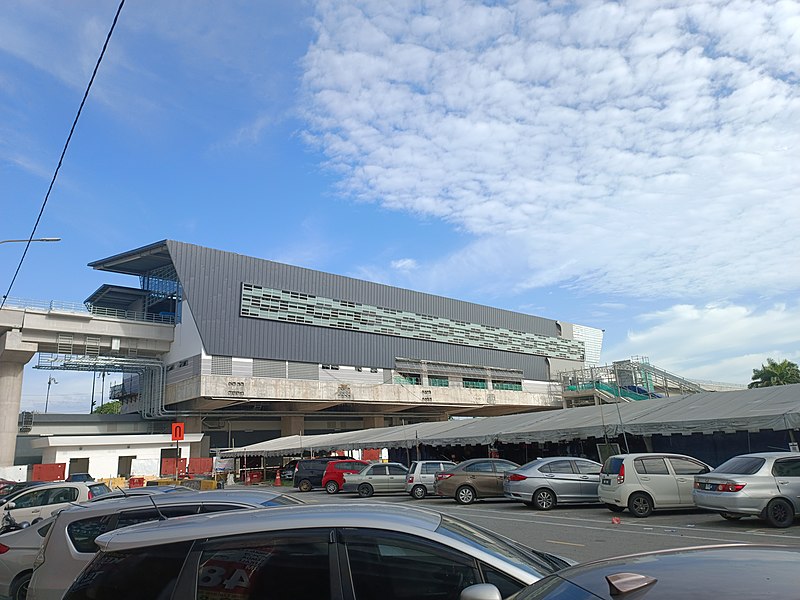 File:Klang LRT Station outview (220711).jpg