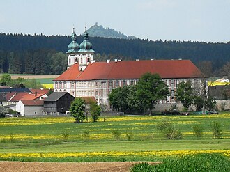 Looking from south to north at the Kloster Speinshart with the Rauher Kulm in the distance Kloster Speinshart.JPG