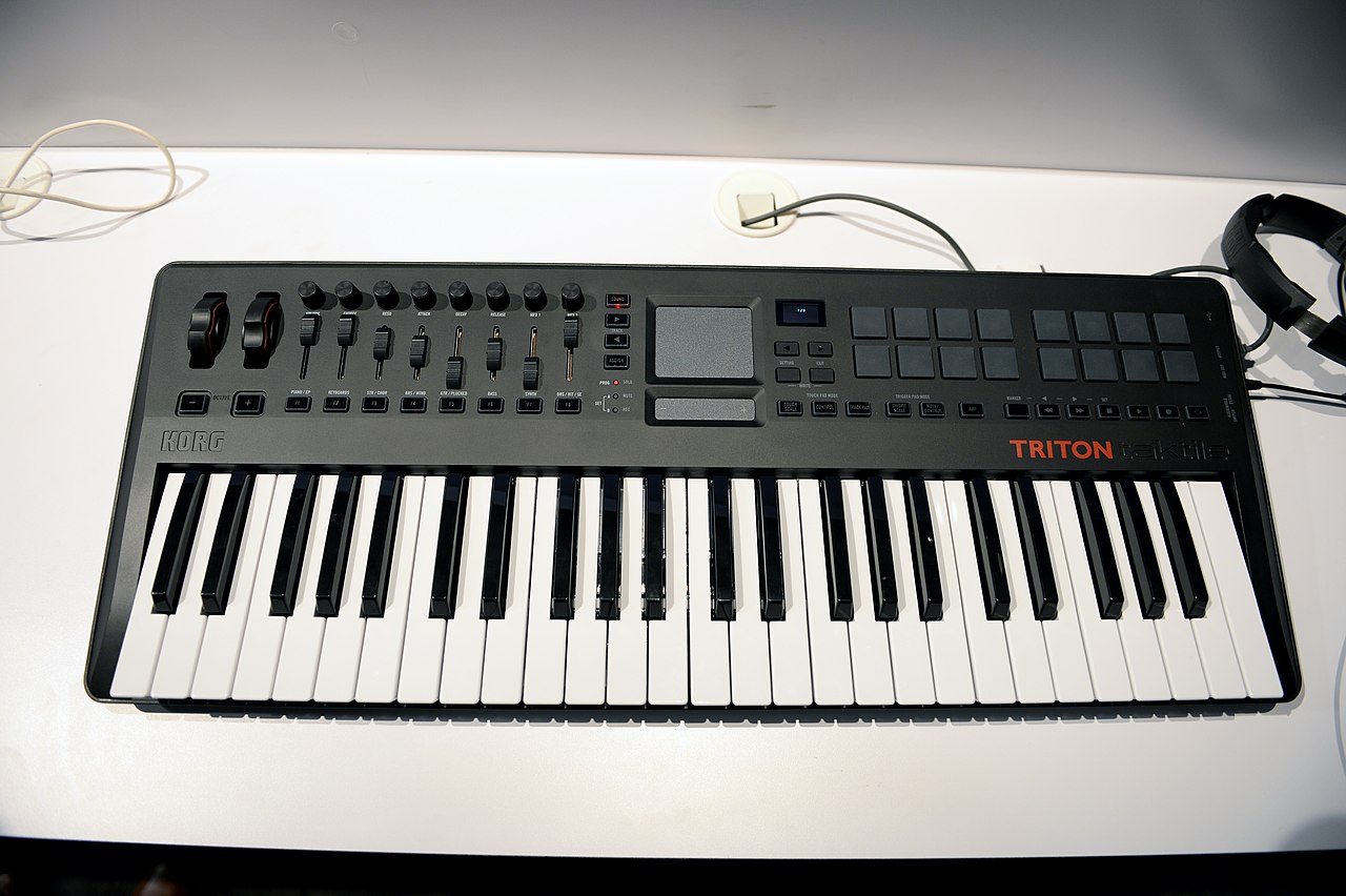 File:Korg Triton Taktile USB Controller Keyboard Synthesizer