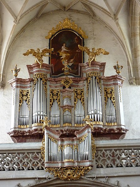 File:Krems Piaristenkirche09.jpg