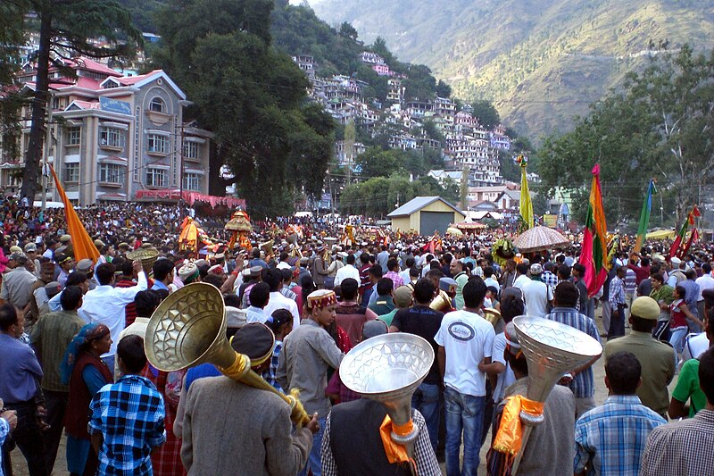 File:Kullu Dussehra - main procession.jpg