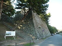 Kurume Schloss tukimiyagura isigaki.JPG