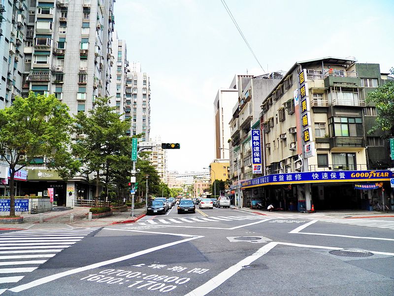 File:Lane 230, Guangfu North Road, Looking from West 20120804.JPG