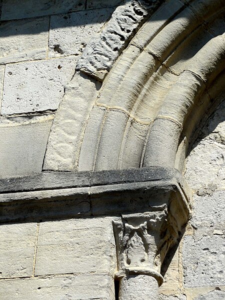 File:Lavilletertre (60), église Notre-Dame-de-la-Nativité, bas-côté sud, fenêtre de la 2e travée 2.JPG
