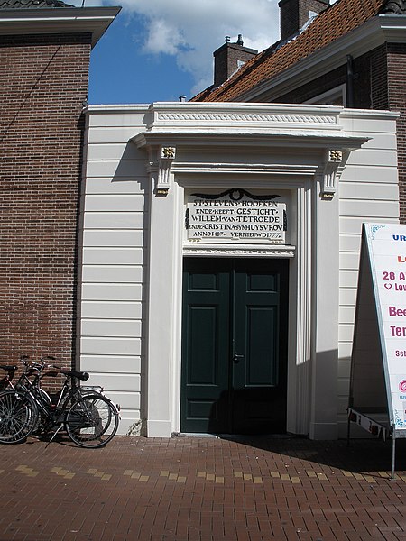 File:Leiden Stevenshofje Haarlemmerstraat.jpg