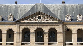 Atika na pariškem Hôtel des Invalides