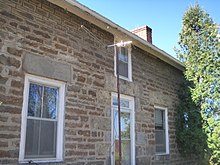 A short antenna pole next to a house Little aerial.jpg