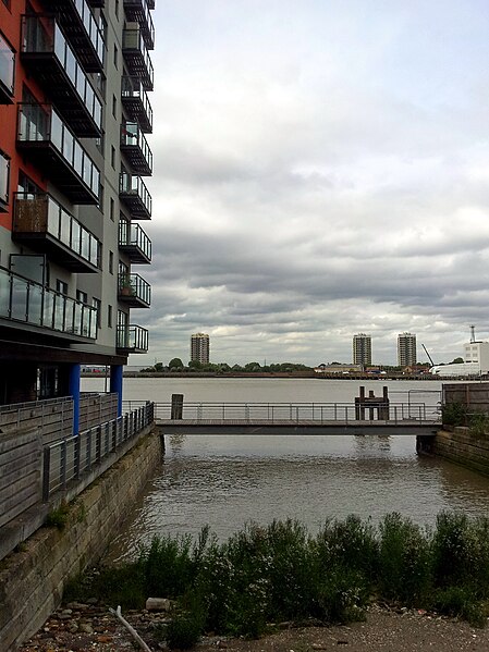 File:London, Woolwich Dockyard, disused slip at Mast Quay 10.jpg