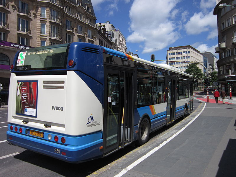 File:Luxembourg AVL Irisbus Citelis 12 n°251 L2 Gare Centrale.JPG