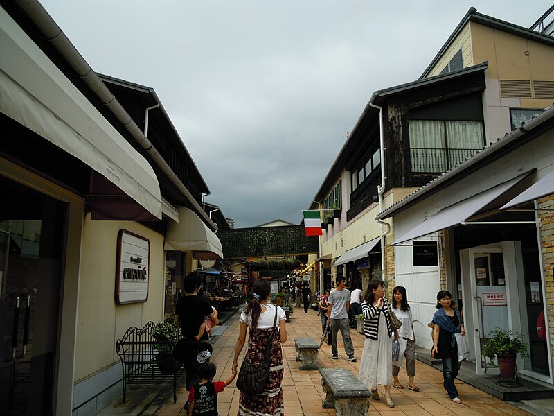 File:MOSAIC, Kobe Harborland - panoramio (8).jpg