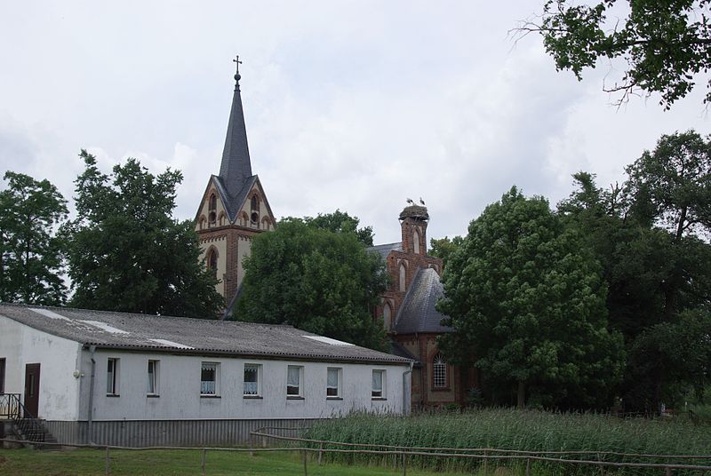 File:Madlitz-Wilmersdorf Kirche.jpg