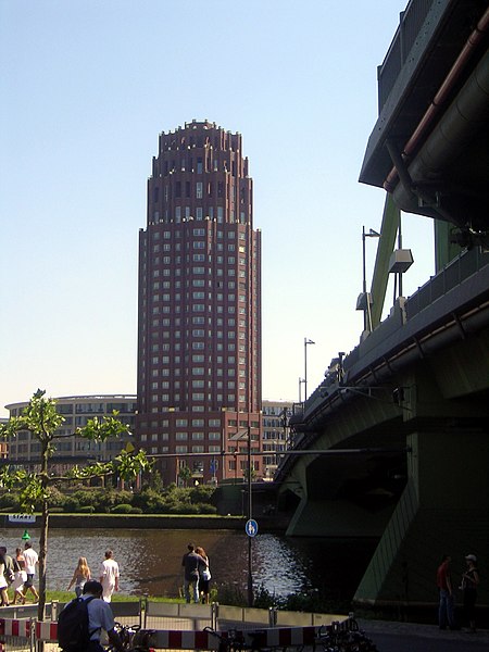 File:Mainplaza, Frankfurt.jpg