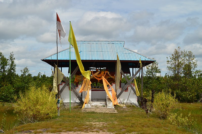 File:Makam Christian Simbar 160527002.JPG