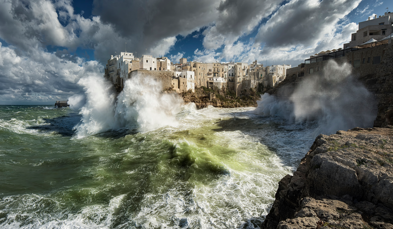 Mareggiata Polignano Photographer: Nicola Abbrescia