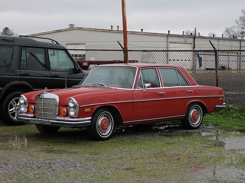 File:Mercedes Benz Memphis TN 2013-01-13032.jpg