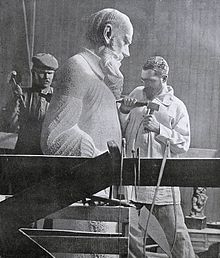 С. Д. Меркуров заканчивает работу над статуей Л. Н. Толстого. 1913 г.