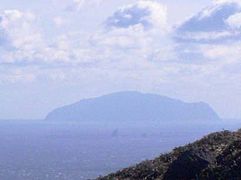 神津島から見た御蔵島