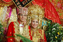Indonesian wedding Minangkabau wedding 2.jpg
