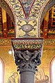 de:Monreale, Sizilien: de:Kathedrale von Monreale, Säule mit verziertem Kapitell und Mosaiken