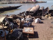 Mopti, Pinnaces am Ufer des Bani.