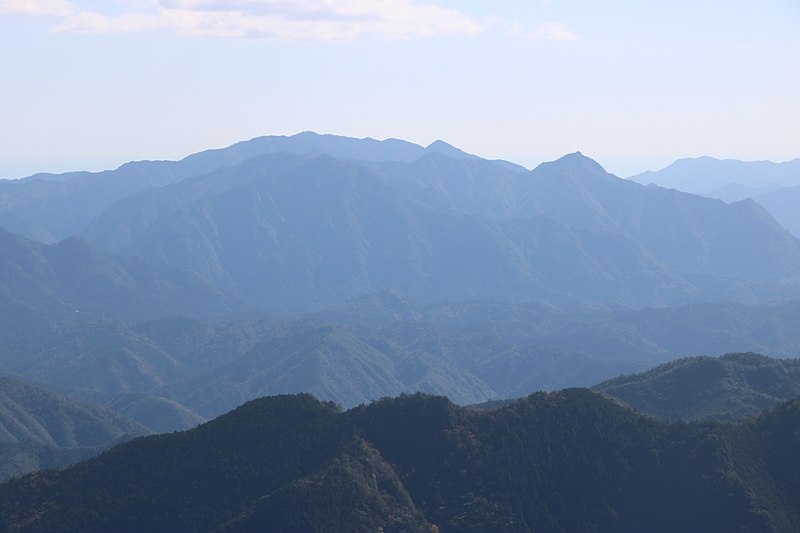 File:Mt.Nenotomariyama from Mt.Tamakisan.jpg