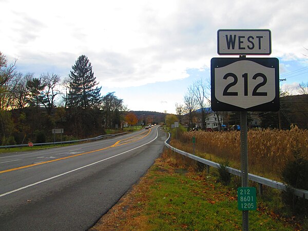 NY 212 westbound after the junction with NY 32 in the town of Saugerties