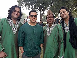Nizami Bandhu and Salman Khan during shoot of Bajrangi Bhaijaan Left to right: Shadab Faridi Nizami, Chand Nizami and Sohrab Faridi Nizami