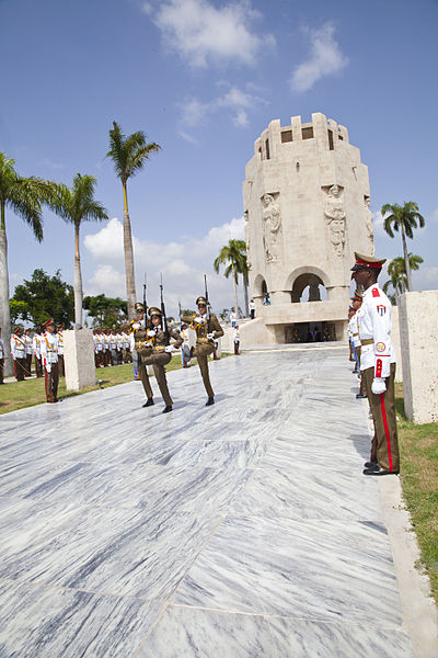 File:Ofrenda floral a los restos de José Martí (9375956152).jpg