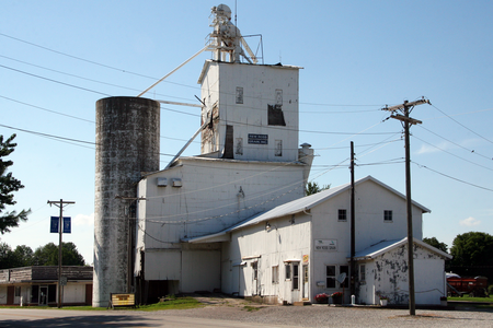 Old grain elevator, New Ross, Indiana.png