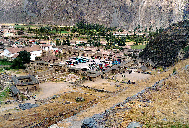 'Araqhama and the plaza of Manyaraki