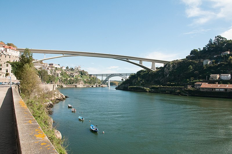 File:Oporto-72 (8609772373).jpg