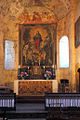 Rarement ouverte, l'église de Vic surprend le visiteur, dès la porte franchie, par la richesse des fresques et peintures murales. Devant l'autel, l'antependium est en cuir de Cordoue (classé MH en 1911, restauré en 1982).