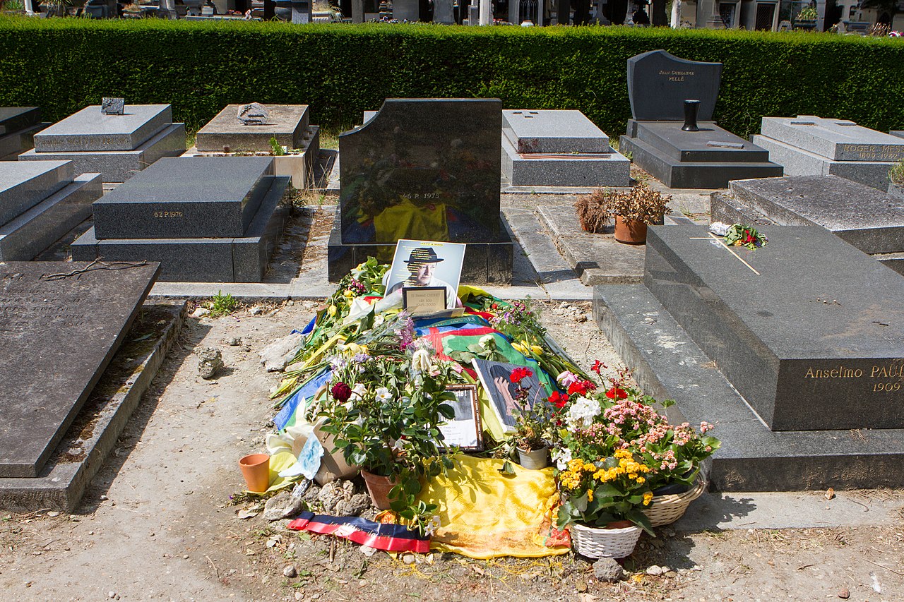 Fichier:Père-Lachaise - Division 85 - Idir 01.jpg — Wikipédia