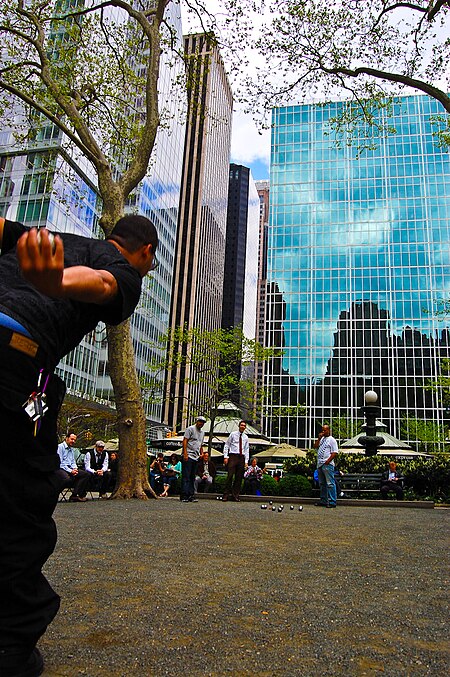 Fail:Pétanque Bryant Park NYC.jpg