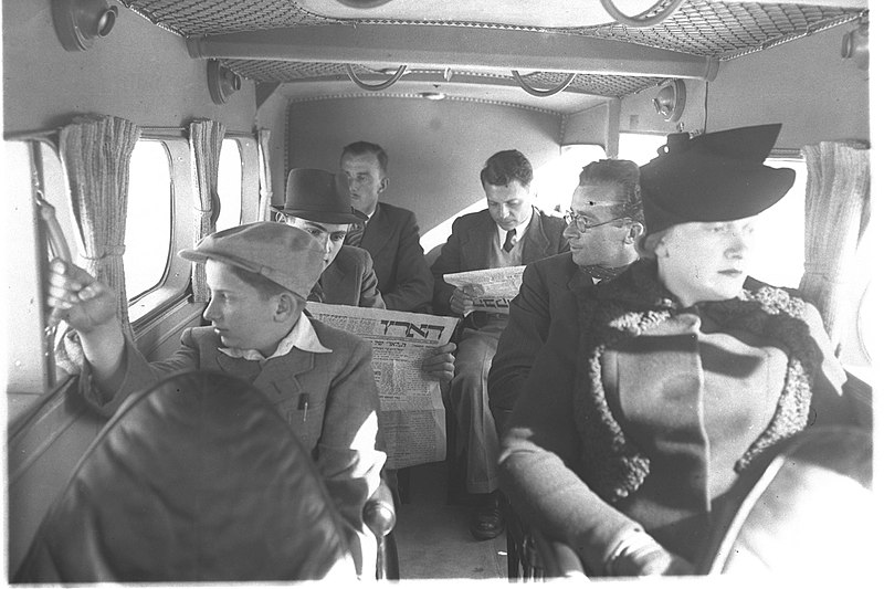 File:PASSENGERS SEATED IN ONE OF THE PALESTINE AIRWAYS "SCION" PLANES DURING FLIGHT. נוסעים במהלך טיסה של חברת "נתיבי אויר ארץ ישראל".D2-055.jpg