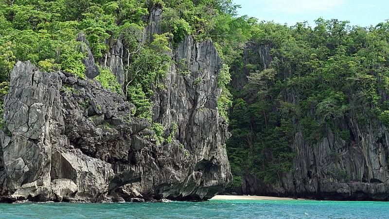 File:Palawan Limestones near Puerto Princesa Subterranean River National Park.jpg