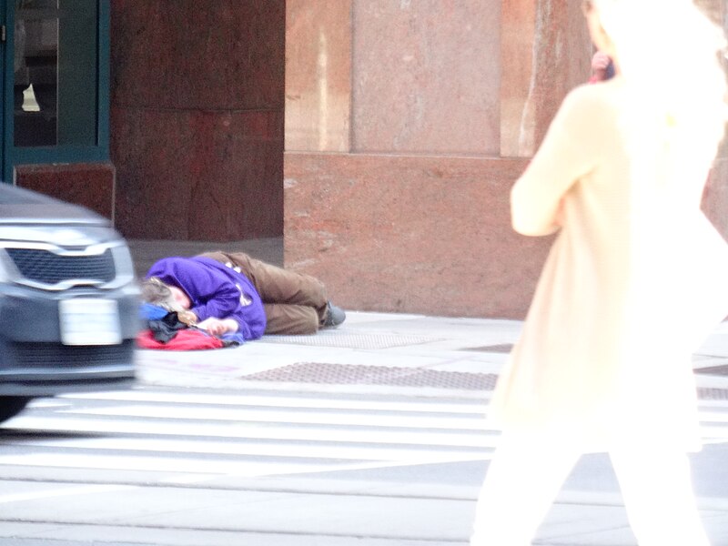 File:Passersby ignore a homeless person at Yonge and Richmond, 2017 08 26 (37044506822).jpg