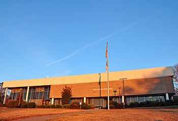 Patterson Building in Stanly Community College campus PattersonBuildingSunrise.JPG