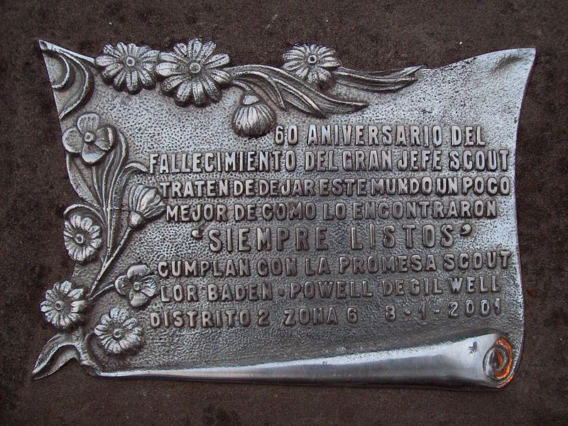 File:Placa recordatoria cerca de la comisaría.JPG