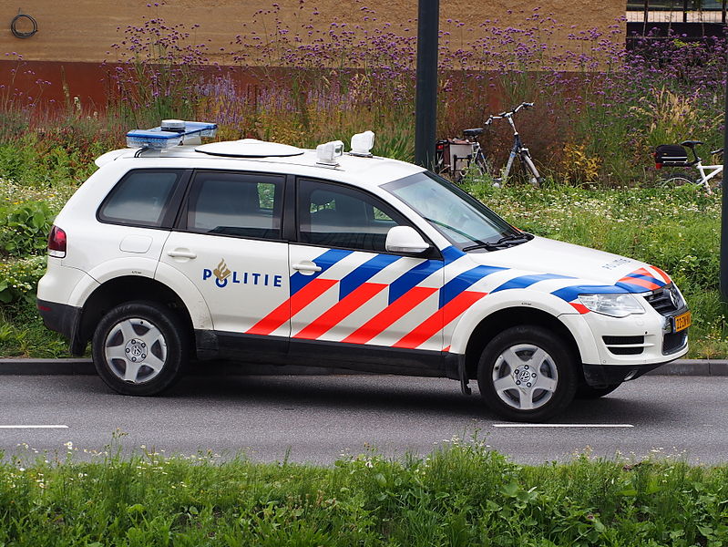 File:Politie VW met kenteken 22-ZN-NK in Hoofddorp, foto 2.JPG