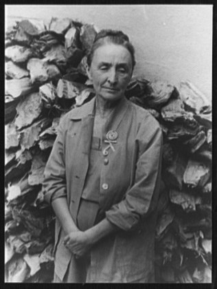 File:Portrait of Georgia O'Keeffe, Abiquiu, N.M. LCCN2004663416.tif