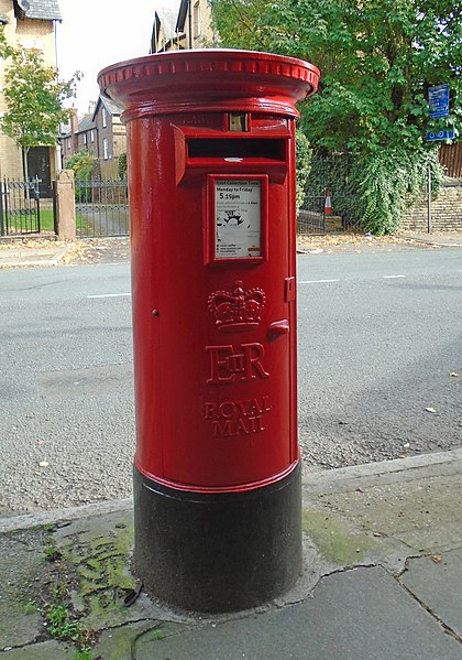 File:Post box, Sefton Park Road.jpg