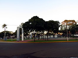 Het plein Praça Castelo Branco in Guaíra