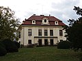 Čeština: Boční pohled na Kramářovu vilu.