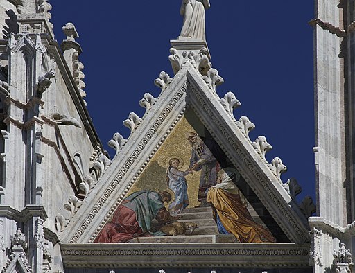 Cuspide sinistra facciata superiore duomo di Siena, Presentazione di Maria