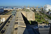 Zicht op bastion Santa Elena met de baai en havens op de achtergrond