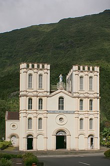 L'église de Salazie.Chez nous, soyez reine.